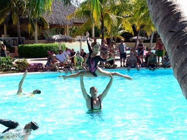 2010 Cuba, Holguin, Hotel Rio de Oro, Entertainment, DSC00220_b_B740